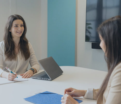 deux femmes en entretien